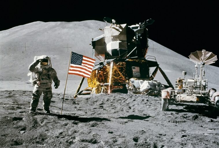 La NASA prévoit d'exploiter la Lune au cours de la prochaine décennie dans le cadre du programme Artemis 1 NASA plans to mine the Moon within the next decade as part of the Artemis program