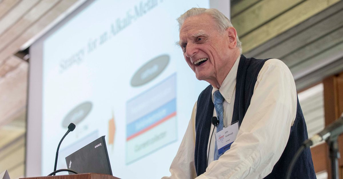 Décès de John Goodenough, pionnier des batteries lithium-ion, à l'âge de 100 ans
