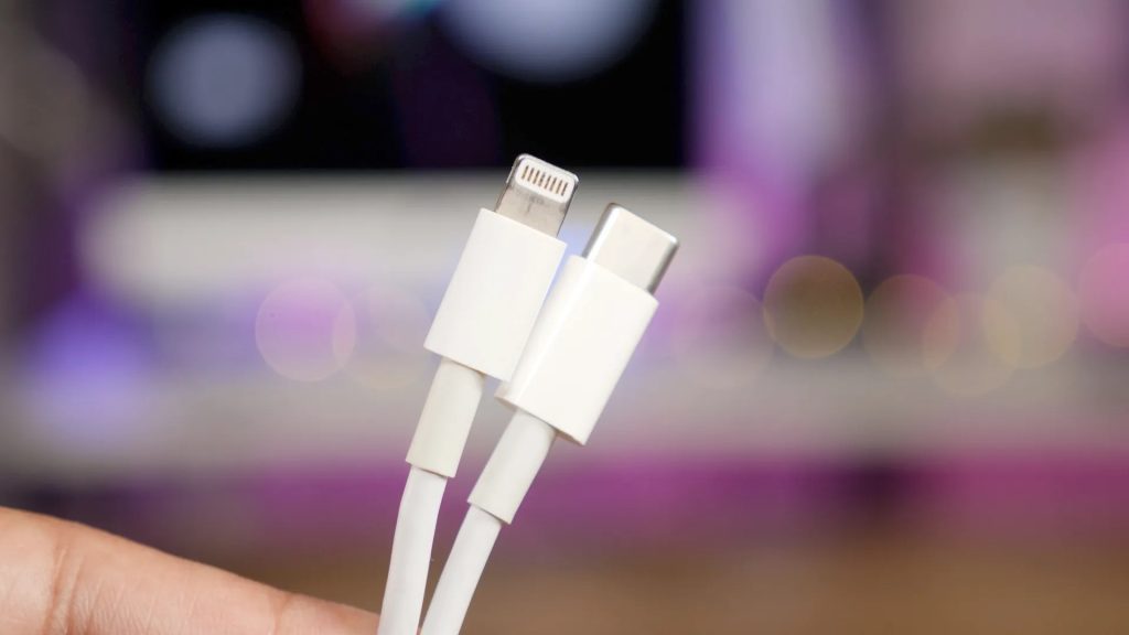 Apple change le port de charge avec l'iPhone 15, et ce ne sera pas comme la dernière fois 2 kuo : L'USB-C permettra des vitesses de charge plus rapides pour l'iPhone 15, mais seulement avec des câbles certifiés