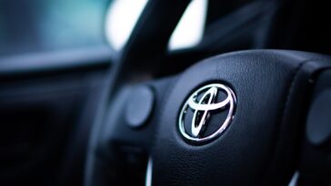 Toyota annonce une percée dans le domaine des batteries, qui permettra de produire des véhicules électriques d'une autonomie de 745 miles 13 Toyota says battery breakthrough will lead to 745-mile EVs