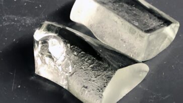 Des chercheurs de l'État de Pennsylvanie sont à l'origine d'une alternative 10 fois plus résistante au verre conventionnel 12 Penn State researchers pioneer 10x stronger alternative to conventional glass