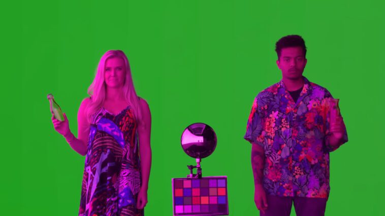 Netflix ajoute la lumière magenta et l'IA pour améliorer le tournage sur fond vert en temps réel 1 Netflix adds magenta light and AI to improve real-time green screen filming