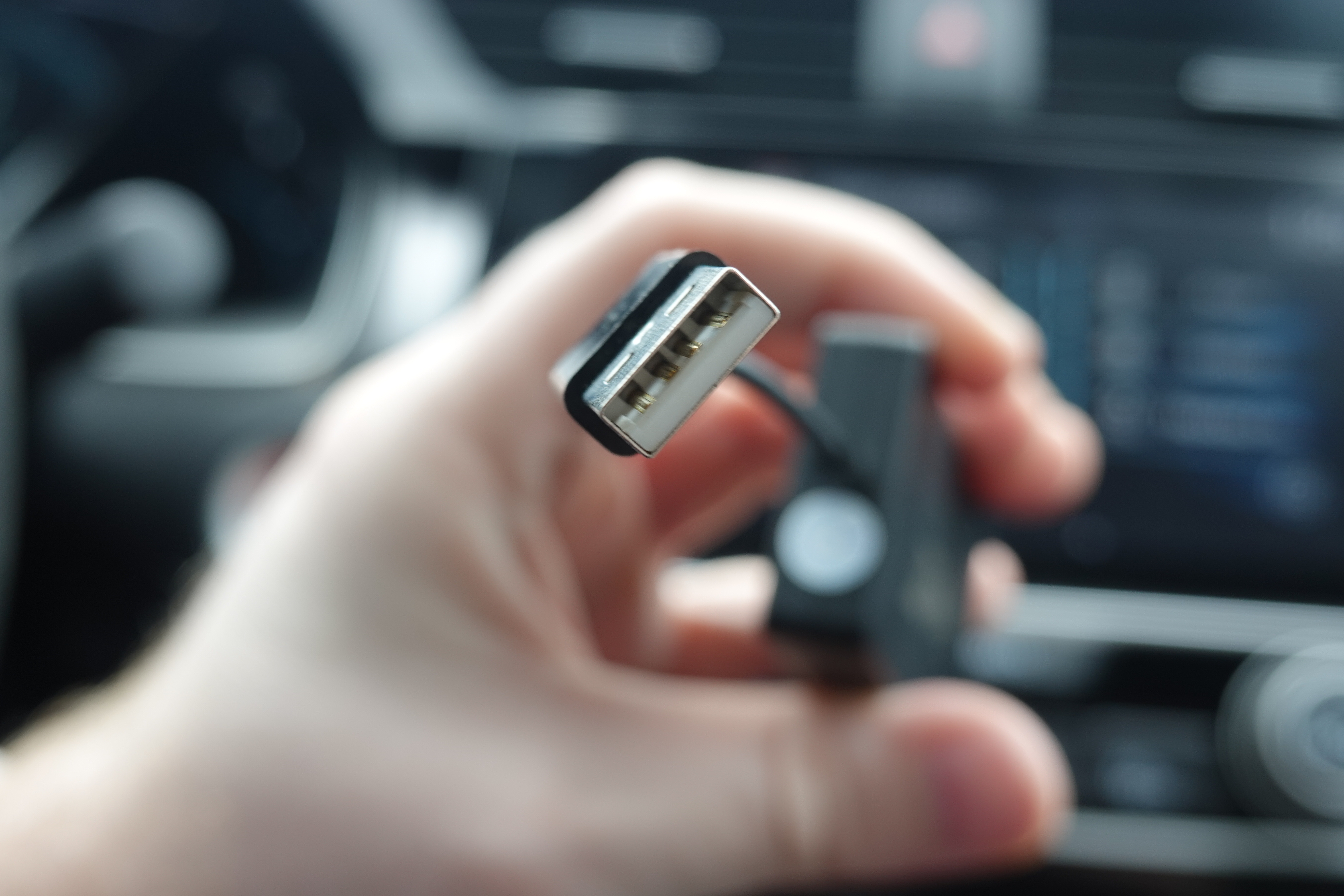Cet adaptateur transforme le système CarPlay standard en un système sans fil, et fonctionne réellement 3 Adaptateur CarPlay sans fil