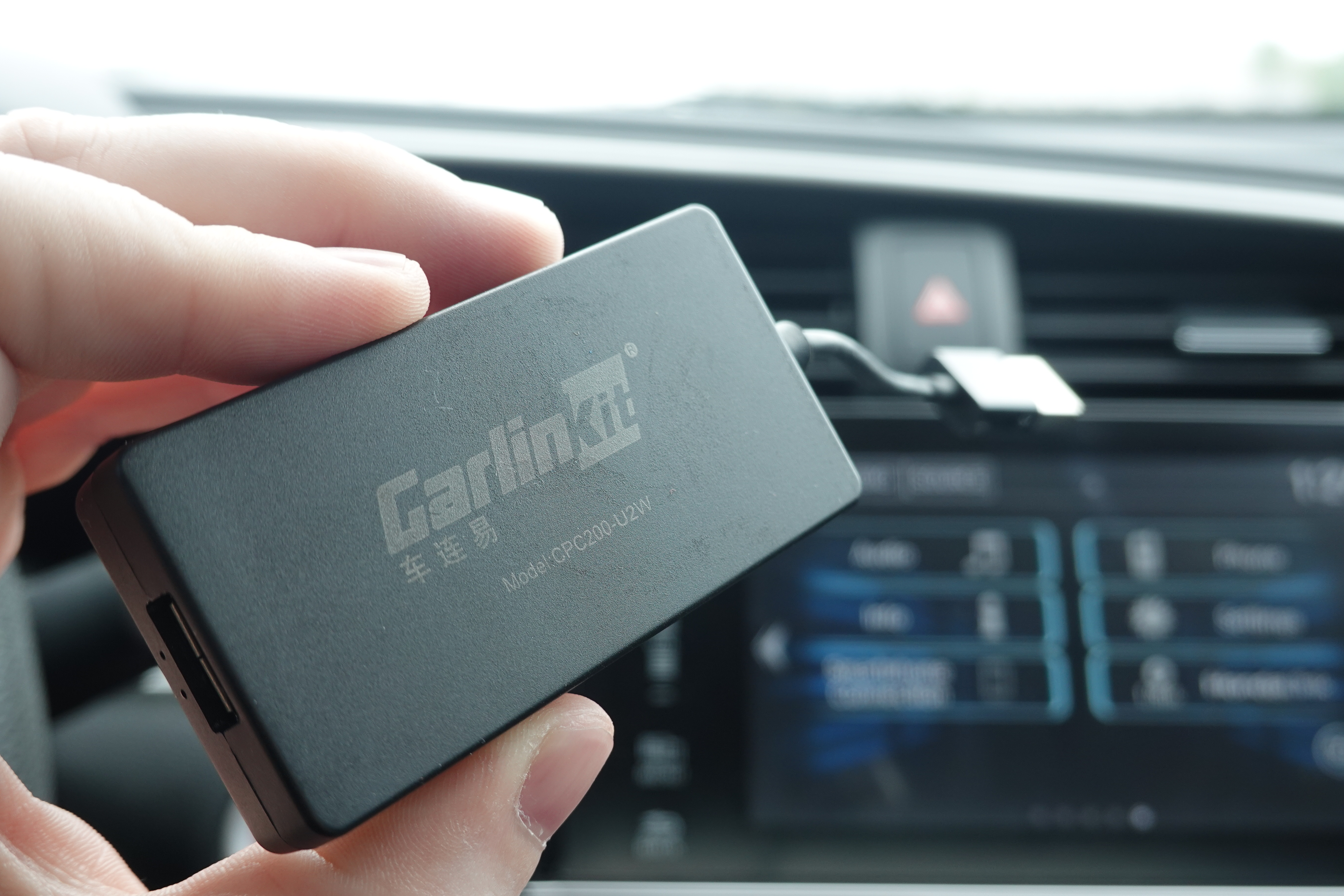 Cet adaptateur transforme le système CarPlay standard en un système sans fil, et fonctionne réellement 2 Adaptateur CarPlay sans fil