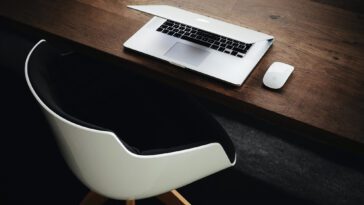 Le marché des PC est bloqué depuis 18 mois en raison de la faiblesse de la demande et de l'évolution des priorités budgétaires 15 PC market stuck in 18-month rut due to weak demand and shifting budget priorities