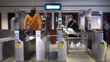 New York City utilise l'IA pour mesurer le degré d'insatisfaction des personnes face à l'achat de tickets de métro 23 New York City is using AI to measure how much people hate paying for subway tickets