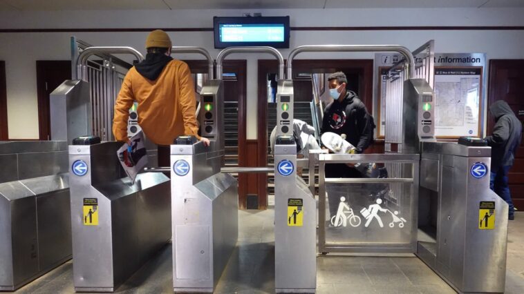 New York City utilise l'IA pour mesurer le degré d'insatisfaction des personnes face à l'achat de tickets de métro 1 New York City is using AI to measure how much people hate paying for subway tickets