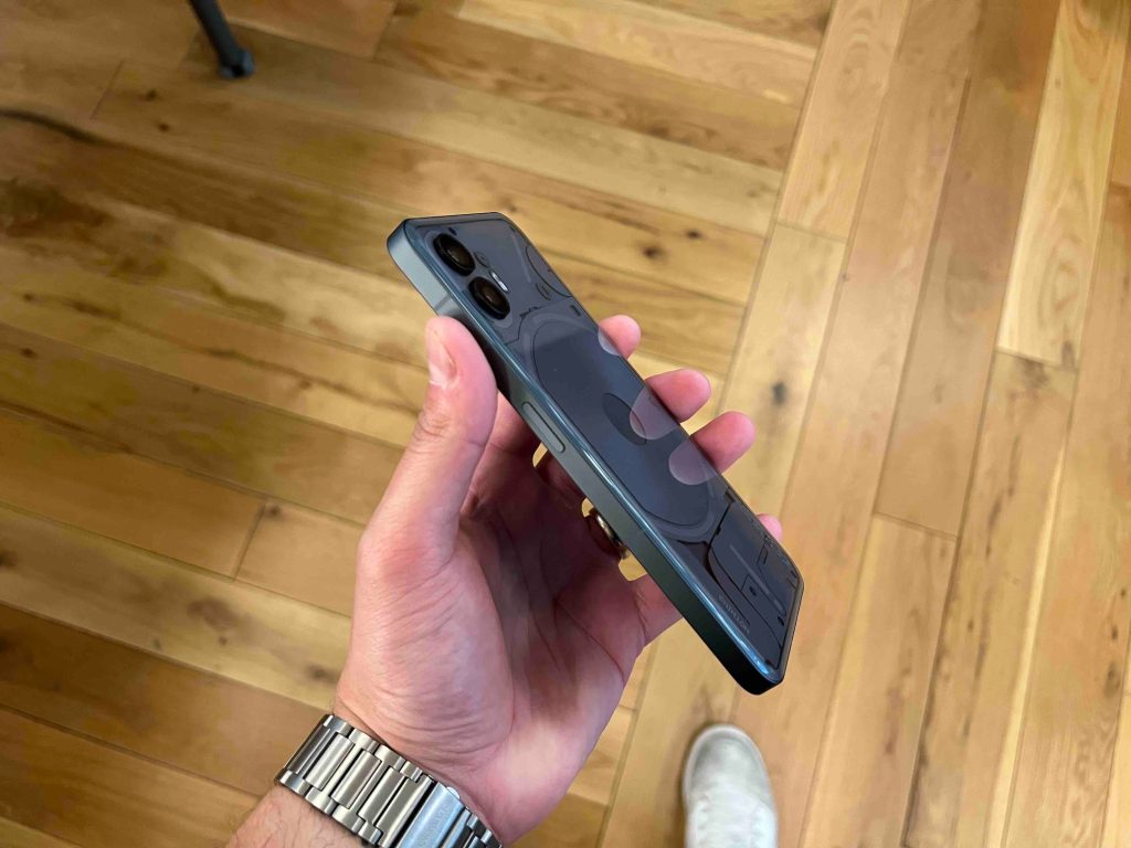 Comment le téléphone Nothing (2) pourrait donner un aperçu de l'iPhone 15 et au-delà 5 1690819699 520 Comment le telephone Nothing 2 pourrait donner un apercu de