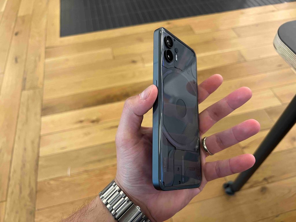 Comment le téléphone Nothing (2) pourrait donner un aperçu de l'iPhone 15 et au-delà 7 1690819700 944 Comment le telephone Nothing 2 pourrait donner un apercu de