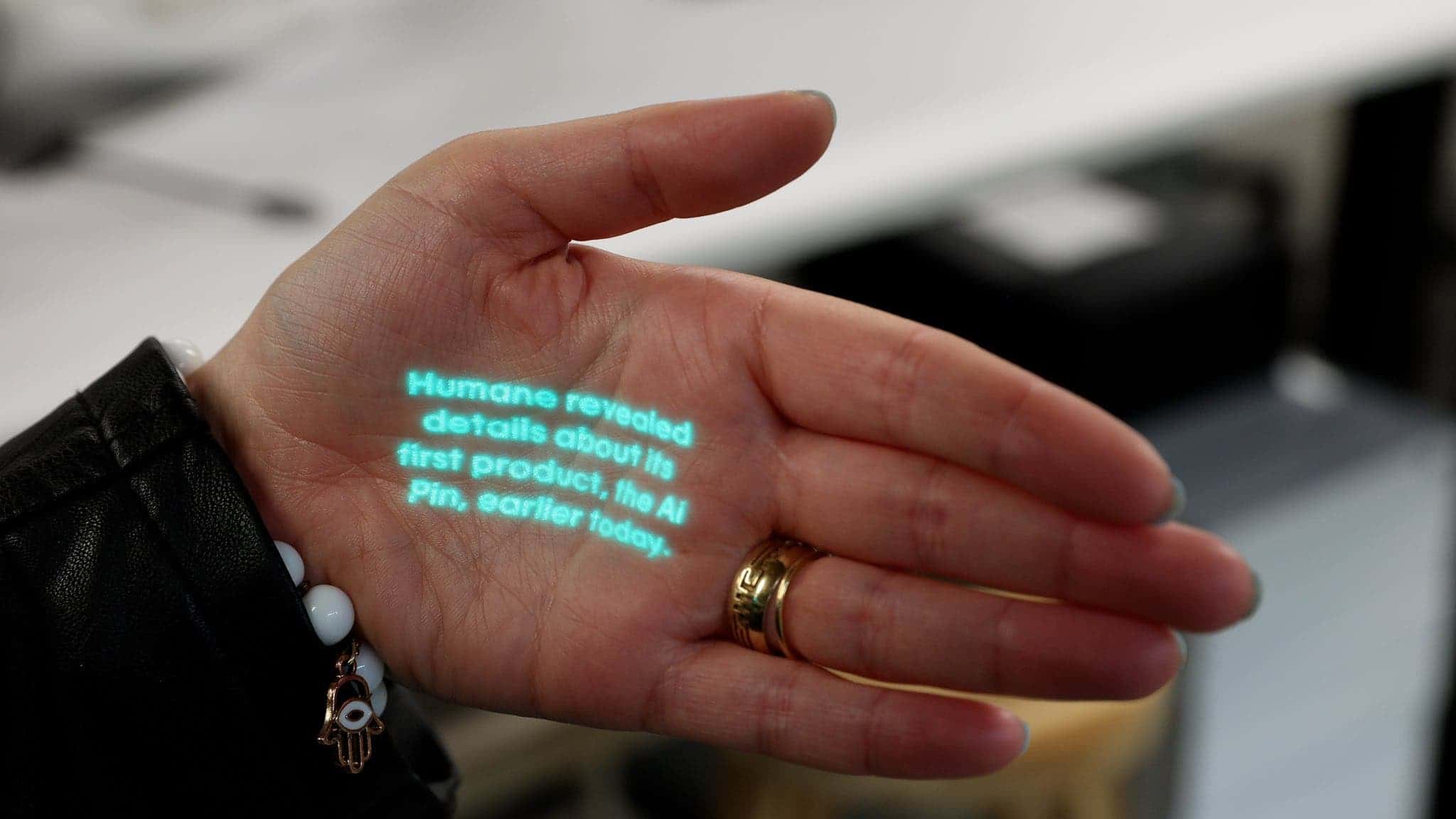 L'IA portable révolutionnaire, la broche d'IA humaine, arrive bientôt 2 Annonce officielle de l'épinglette Humane AI