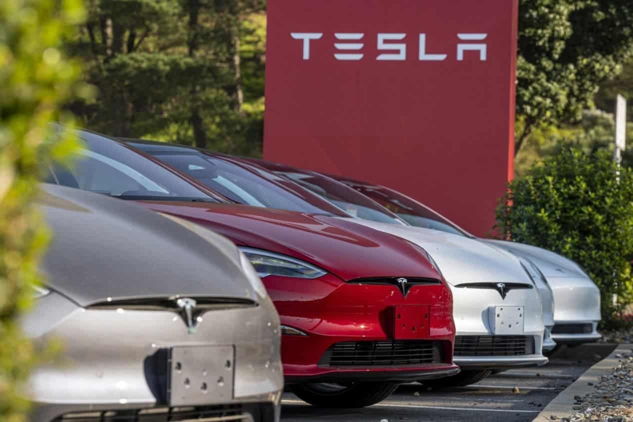 L'Union européenne a adopté de nouvelles lois concernant les voitures électriques 2 Tesla electric cars
