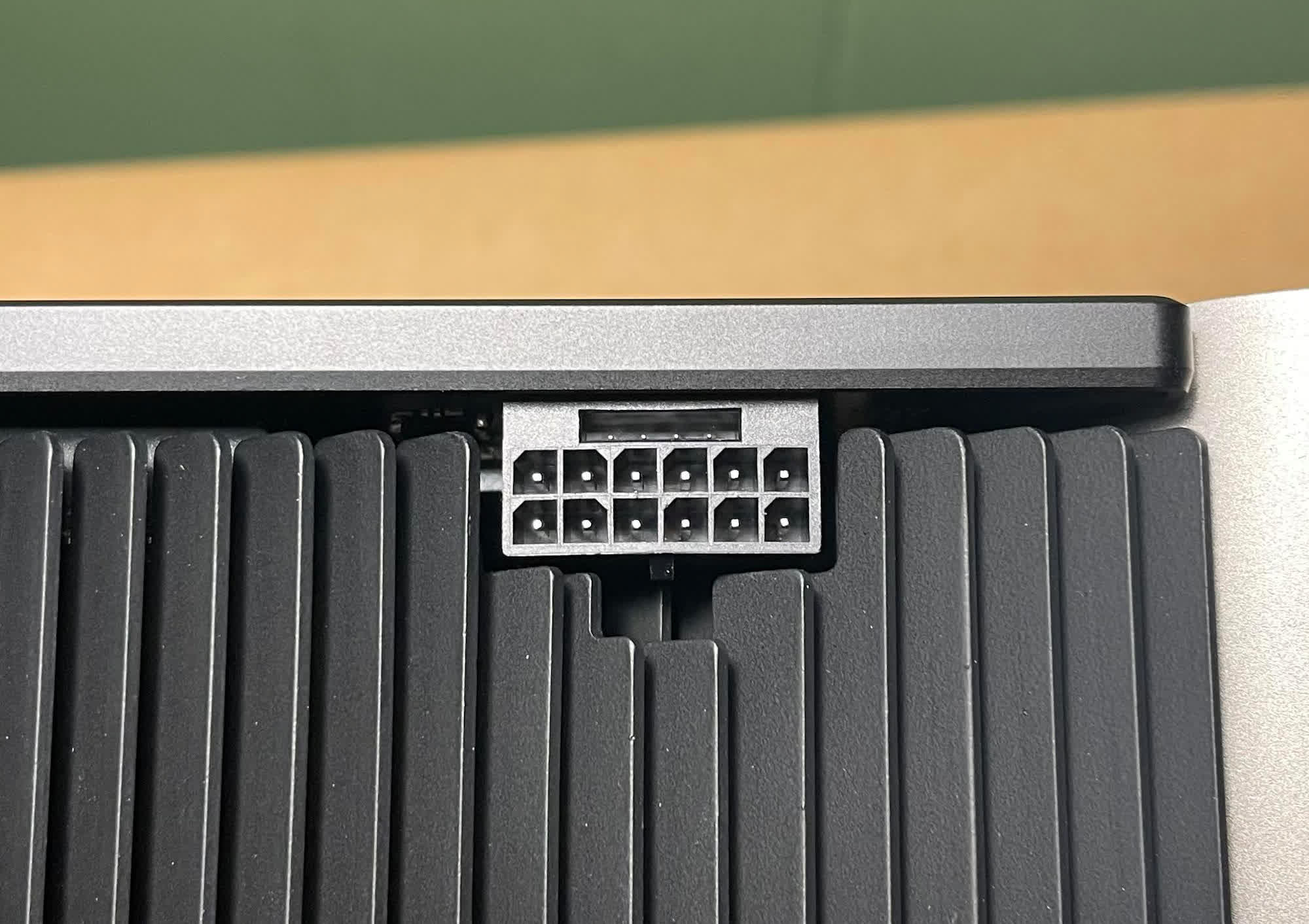 NVIDIA met discrètement à jour les cartes RTX 4090 FE avec un connecteur d'alimentation plus sûr 2 NVIDIA met discretement a jour les cartes RTX 4090 FE