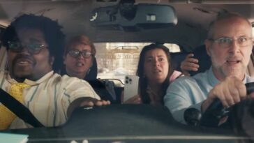 Nouvelle publicité Apple mettant en scène une course hilarante à travers la ville pour récupérer un MacBook volé 10 New Apple ad features a hilarious race across town to recover a stolen MacBook