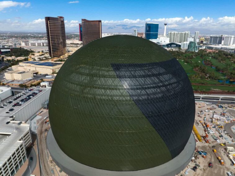 Plus d'un million de diodes électroluminescentes illuminent la Sphère, l'incroyable nouvelle attraction de Las Vegas 1 Plus d'un million de diodes électroluminescentes illuminent la Sphère, l'incroyable nouvelle attraction de Las Vegas.