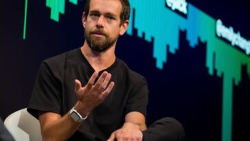 Vente aux enchères pour le tweet NFT de Jack Dorsey d'une offre de 2,9 millions de dollars avec une offre élevée de 1 871 dollars 24 Auction for the $2.9 million Jack Dorsey tweet NFT has a high bid of $1,871