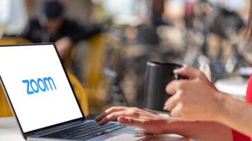 Zoom aborde les préoccupations concernant la formation de son IA sur les données de l'utilisateur ; les employés sont priés de retourner au bureau 22 Zoom addresses concerns over its AI training on user data; employees asked to return to office