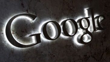 Une seule entreprise a demandé à Google de retirer de sa liste presque un milliard de pages Web « pirates » en moins d'un an 17 A single company asked Google to delist almost one billion pirate web pages in less than a year