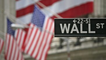Des amendes totalisant 549 millions de dollars infligées aux firmes financières de Wall Street pour leur incapacité à préserver les historiques de discussion 3 Wall Street financial firms fined combined $549 million for failure to preserve chat histories