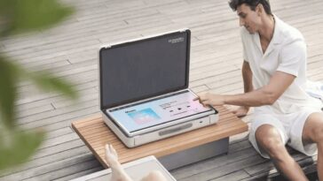 LG StandByMe Go est une smart TV intéressante dans une mallette 23 LG StandByMe Go is a interesting smart TV inside of a Briefcase