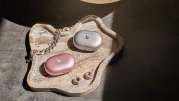 Les nouveaux écouteurs Beats Studio Buds Plus se parent de couleurs cosmiques rose et argent 14 Beats Studio Buds Plus go metallic with new cosmic pink and silver colors