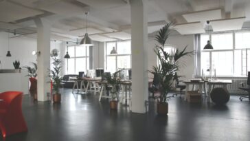 WeWork prévient d'un "doute sérieux" sur l'avenir de l'entreprise, les actions chutent de 25% 10 WeWork warns of substantial doubt over future of the company; shares plunge 25%