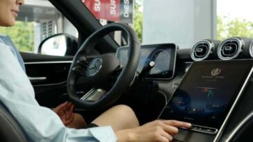 Conduire l'innovation : Mercedes-Benz accélère avec les paiements embarqués 3 Driving Innovation: Mercedes-Benz Goes Full Throttle with In-Car Payments