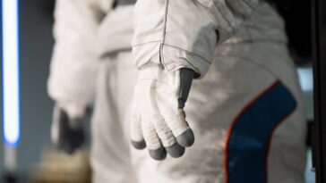 Prada va aider à concevoir les combinaisons spatiales que les astronautes d'Artemis utiliseront sur la Lune 4 Parad & Axiom Space, parceria para desenvolver os fatos espaciais que os astronautas levarão para a Lua