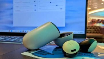 Google launched a new Pixel Buds PWA for Chromebook