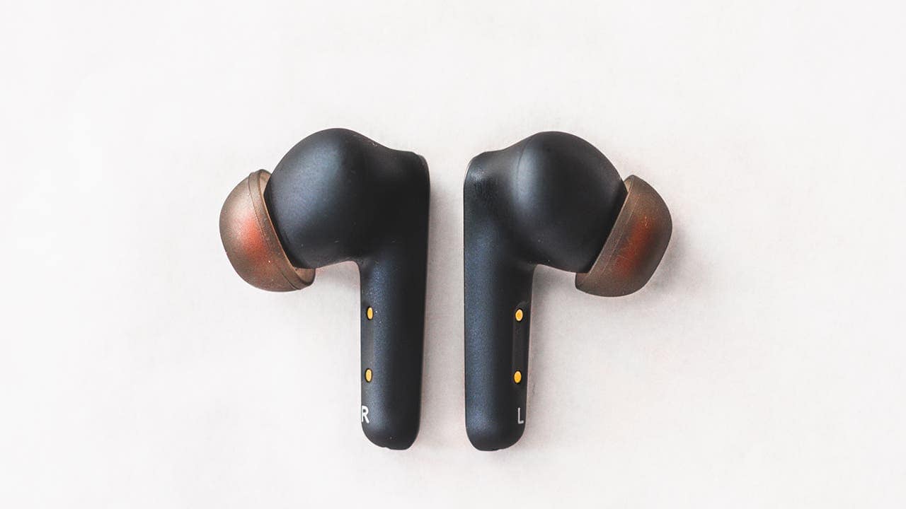 Cleaning the earbuds
