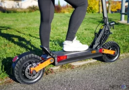 TEST de la Trottinette électrique sportive JOYOR S10-S: Énorme puissance et confort 128 Joyor S10 S Test Review Trottinette électrique Street Netcost
