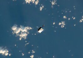 Saco de ferramentas perdido por astronautas da NASA perto da ISS e visível da Terra