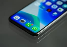 How to use Same WhatsApp account on Android and iPhone