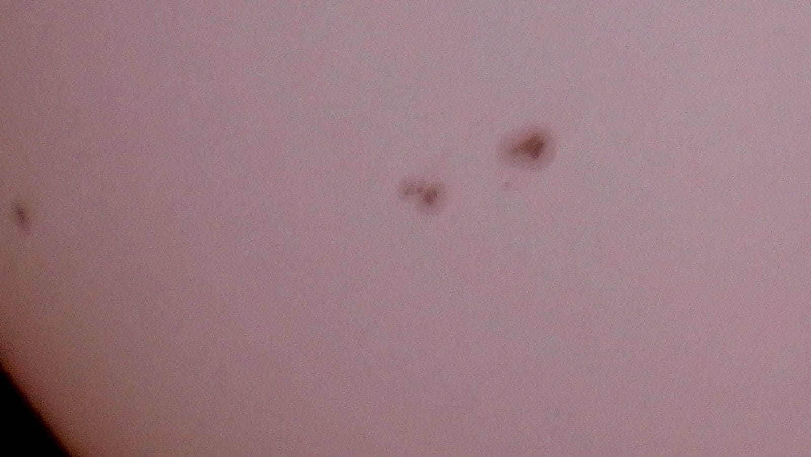 La tache solaire devient 4 fois plus grande en deux jours : risque d'éruption extrême vers la Terre 4 La tache solaire AR3529. Crédit : Andrea Centini