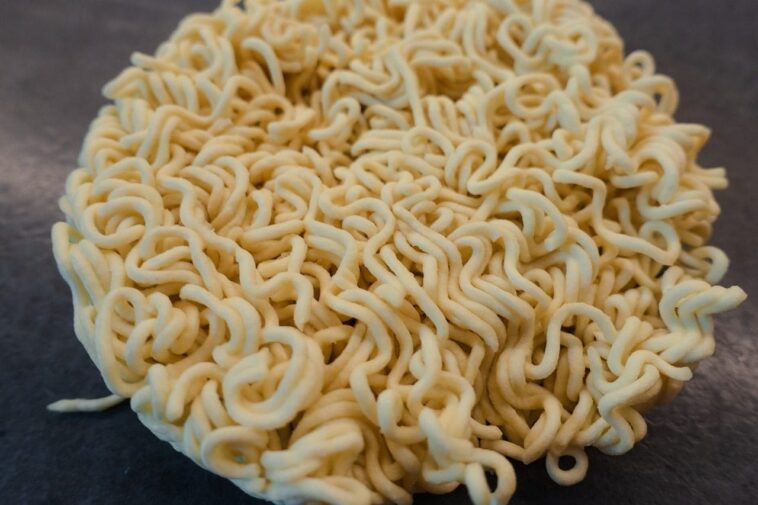 Pourquoi les nouilles instantanées sont mauvaises pour la santé 1 Perché i noodles istantanei fanno male alla salute