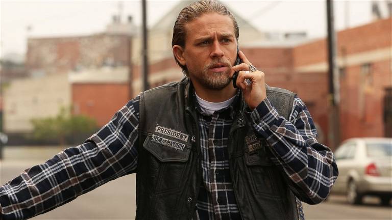 Charlie Hunnam a failli être Anakin Skywalker dans Star Wars : Épisode II - L'attaque des clones 2 Charlie Hunnam a failli être Anakin Skywalker dans Star Wars: Episode II - L'attaque des clones