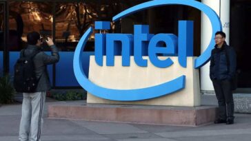 Intel CEO says there are no plans to spin off its foundry business