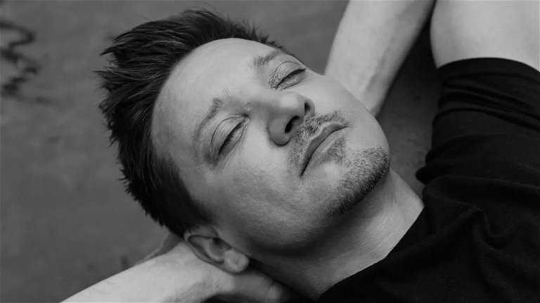 Jeremy Renner est sur le point de revenir à l'action après l'accident qui a failli lui coûter la vie il y a un an 2 Jeremy Renner está a punto de volver a la acción tras el accidente que casi le cuesta la vida hace un año