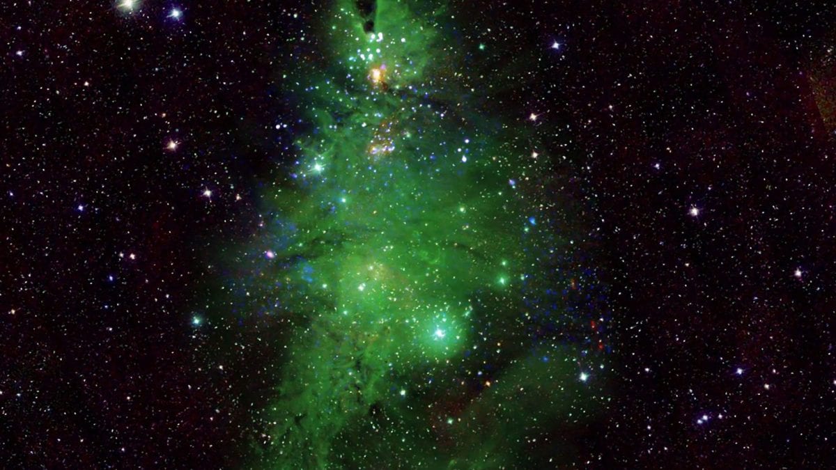 Un sapin de Noël brille dans la Voie lactée, la nouvelle spectaculaire photo de la NASA 2 Il