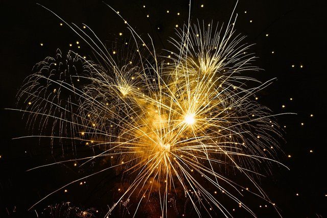 Qu'y a-t-il à l'intérieur des feux d'artifices du Nouvel An et pourquoi polluent-ils autant 6 1704102053 421 Quy a t il a linterieur des bouteilles du Nouvel An et