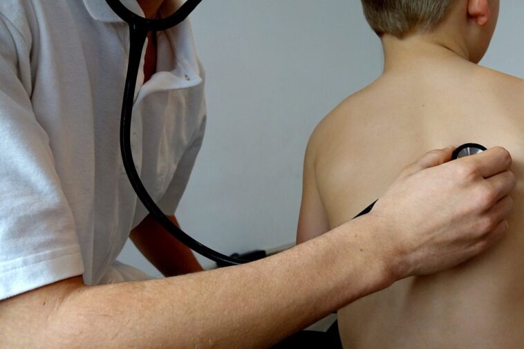 Bronchiolites chez les enfants et les nourrissons, quels sont les symptômes et comment traiter l'infection respiratoire 1 Bronchioliti in bambini e neonati, quali sono i sintomi e come si cura l’infezione respiratoria