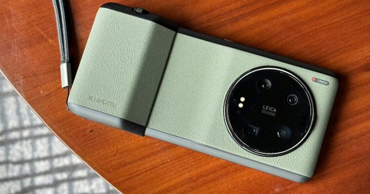 Des photos réelles Xiaomi 14 Ultra apparaissent, dévoilant un design excitant 1 Xiaomi 14 Ultra real-life photos surfaced, revealing exciting design