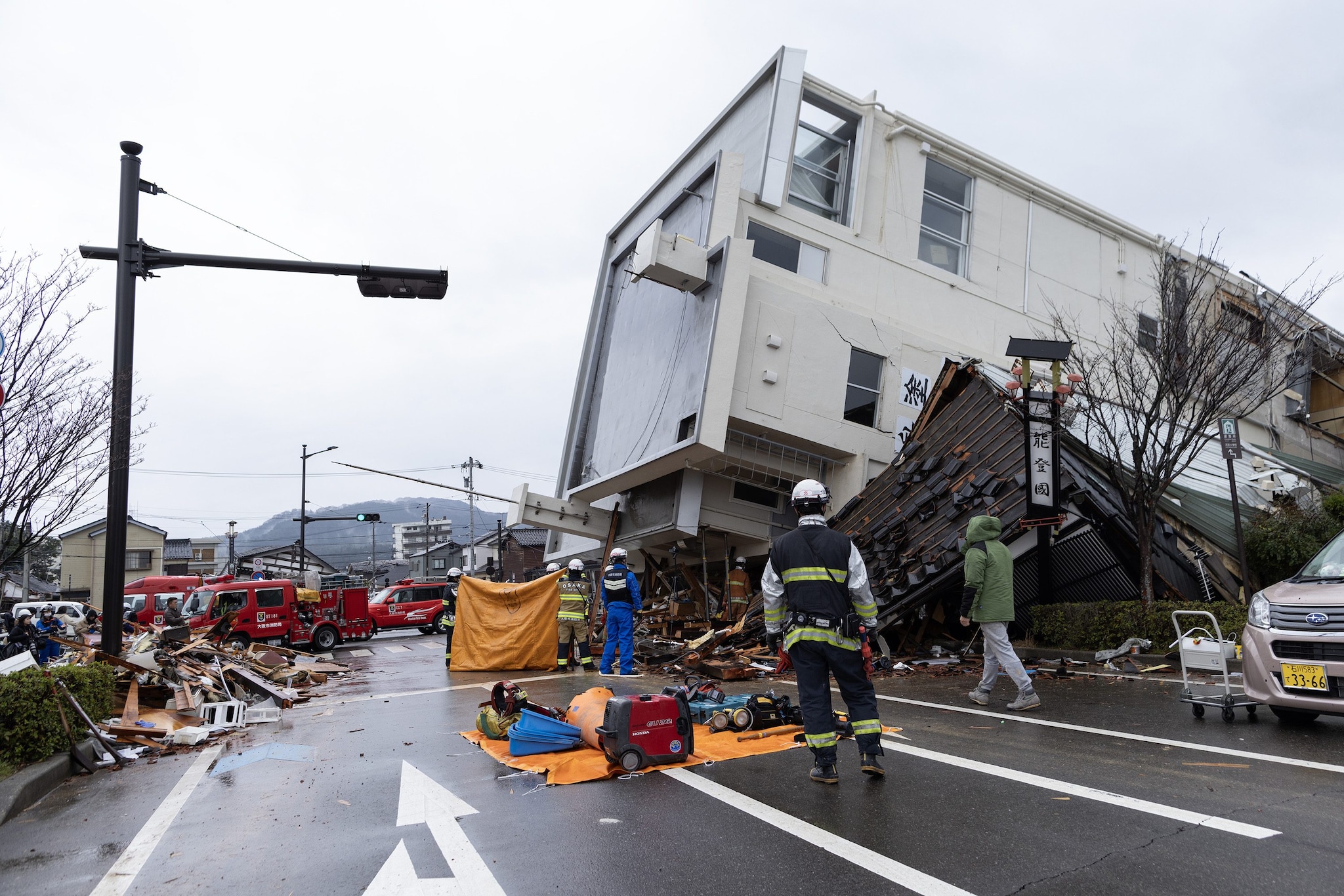 Japon, ports inutilisables après le tremblement de terre : sol soulevé de 4 mètres et mer retirée de 200 mètres 6 1704715556 228 Japon ports inutilisables apres le tremblement de terre sol