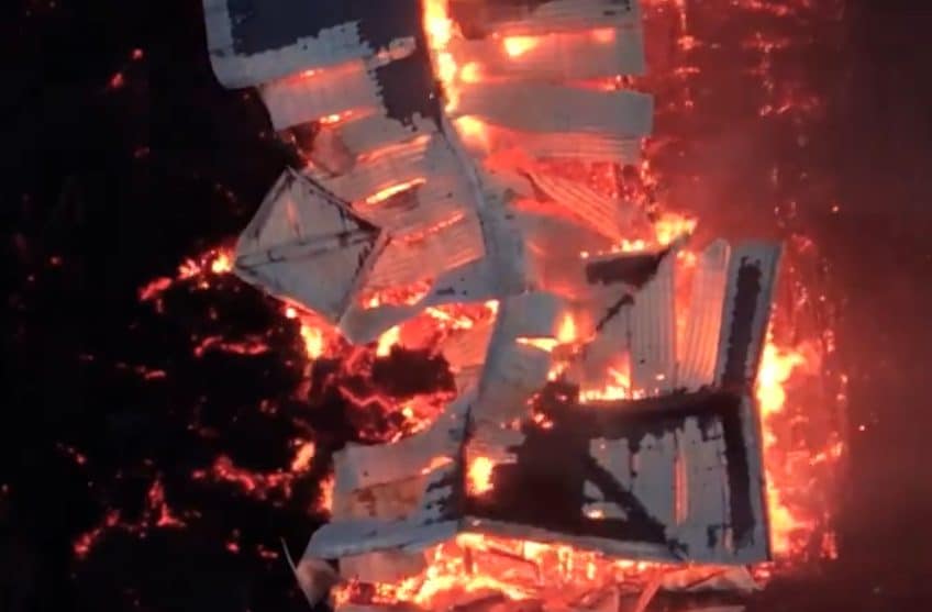 En Islande, la lave brûle les maisons : maintenant on craint pour un troupeau de moutons resté piégé 5 In Islanda la lava brucia le case: ora si teme per un gregge di pecore rimasto intrappolato