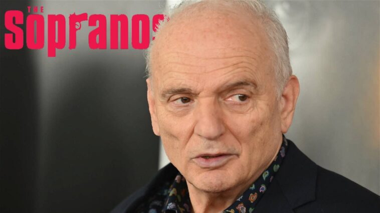 Le créateur des Soprano pense que le 25e anniversaire de sa série représente plus un enterrement qu'une célébration 1 El creador de Los Soprano cree que el 25 aniversario de su serie supone un funeral más que una celebración