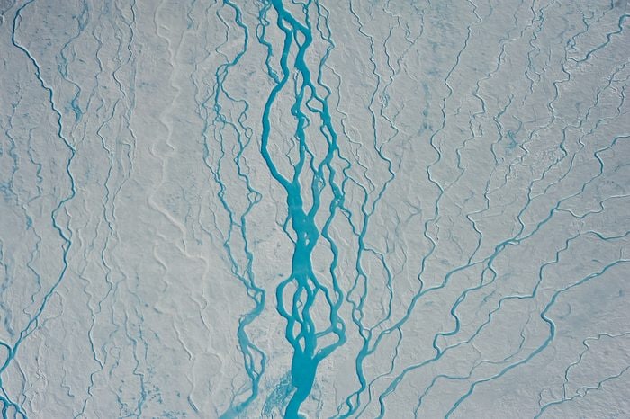 Chute dramatique de la glace au Groenland : la calotte glaciaire est vouée à disparaître 4 La fonte des glaces du Groenland. Crédit : Alfred-Wegener-Institut / S. Kipfstuhl