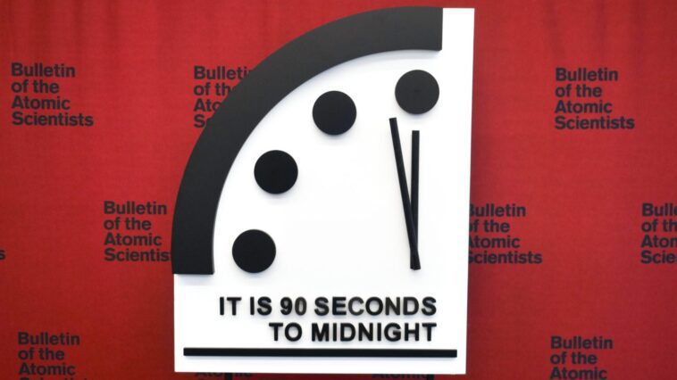 L'horloge de l'Apocalypse indique 90 secondes avant minuit : nous sommes à un pas de la catastrophe mondiale 1 L’Orologio dell’Apocalisse segna 90 secondi a mezzanotte: siamo a un passo dalla catastrofe globale