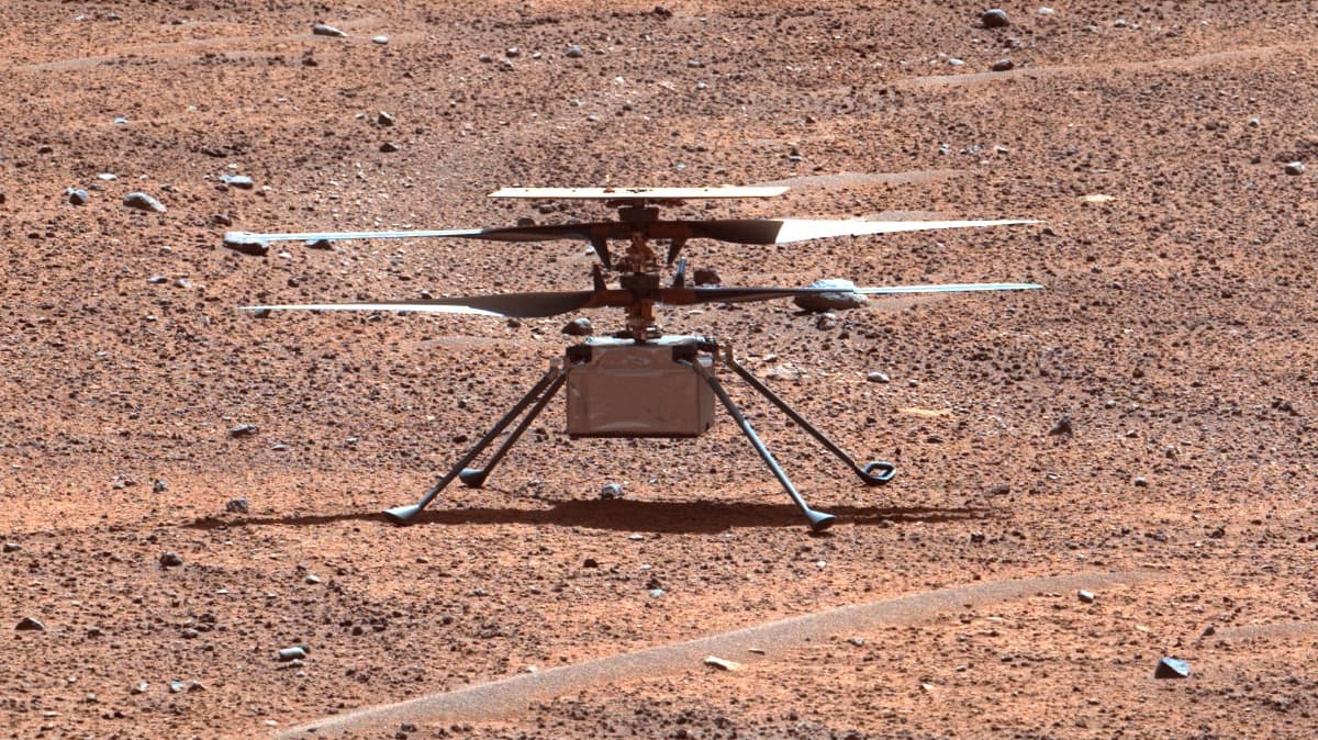 Marte: helicóptero Ingenuity avariou-se após 72 voos. Fotografia revela danos numa das pás