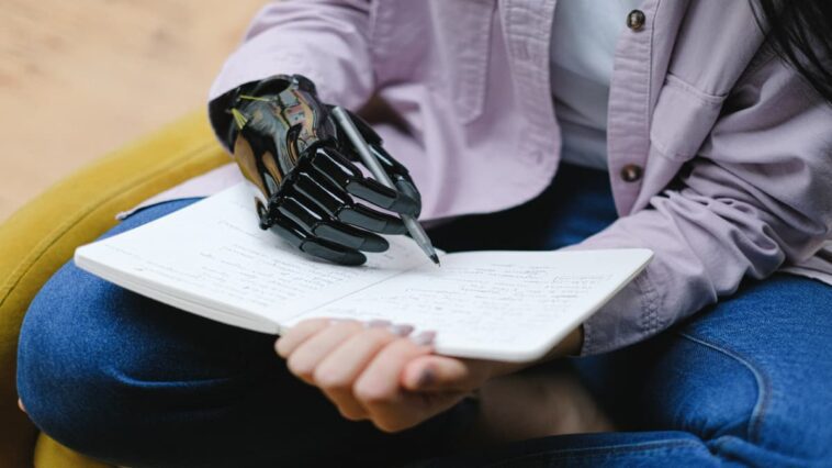 Écrire à la main obtient de meilleurs résultats d'apprentissage que la saisie, affirme une étude 1 Foto de Anna Shvets: https://www.pexels.com/pt-br/foto/sozinho-solitario-anonimo-artificial-5614155/