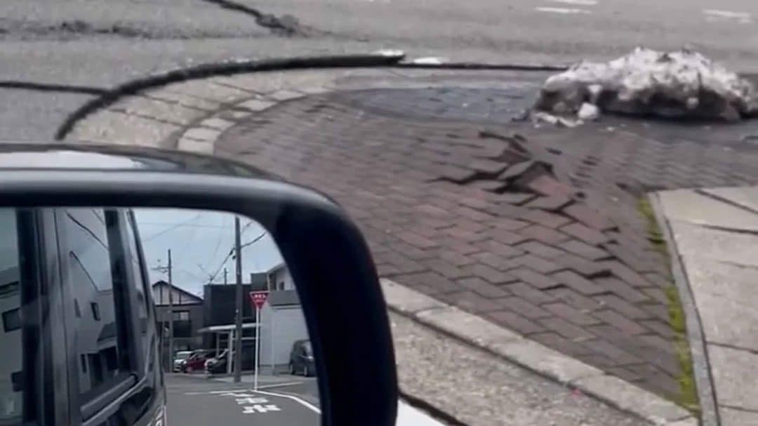 Comment expliquer le trottoir qui ondule après le tremblement de terre au Japon 2 Come si spiega il marciapiede che ondeggia dopo il terremoto in Giappone