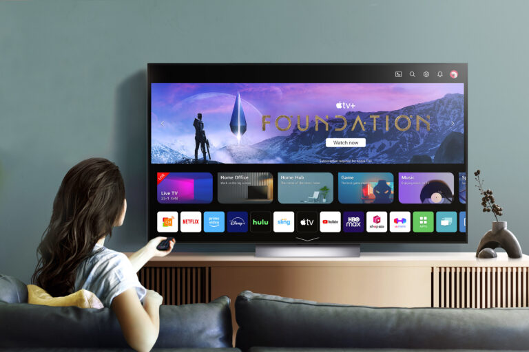 Connecter une télévision à internet : Comment faire avec LG, Samsung, Panasonic et cie 2 Il est presque impossible d'imaginer un téléviseur LG modern sans Internet. (Photo : LG)